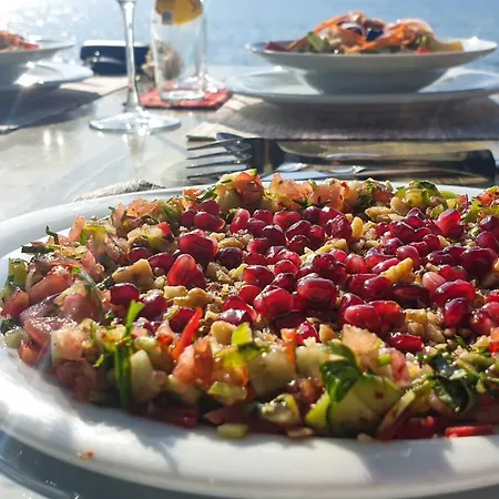 Eyna Hotel 2*