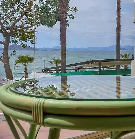 Eyna Hotel